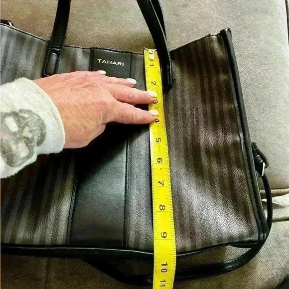 TAHARI - BLACK PURSE WITH HANDLES AND CROSSBODY STRAP - Picture 15 of 16